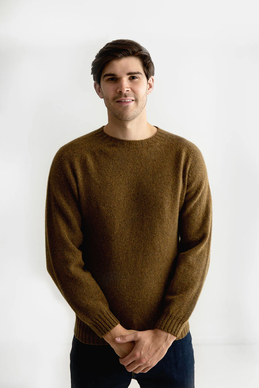 Mens Seamless Saddle Shoulder Shetland Jumper - dark olive - Image 7